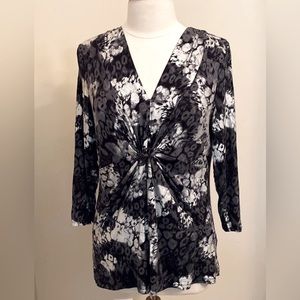 Chaus Black Grey White Animal Print M Office Chic Weekend Traveling Workwear Top